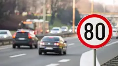 Hız Sınırını Yüzde 10 Aşan Yanacak 2026 Yılı Radar Cezalarında Tarife Değişiyor İşte Hız Limitine Göre Ödenecek Yeni Ceza Tutarları