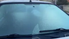 Sabahları Arabanızın Camı Buz Tutuyorsa Sıcak Su Dökmeyin! Buğulanmayı ve Buzlanmayı Önleyen 3 Basit Yöntem